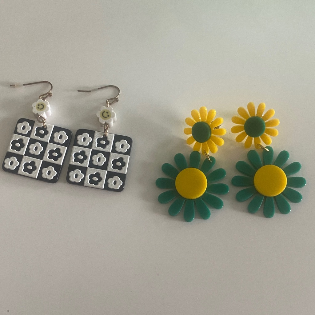 Set Of 2 Fun Flower Earrings